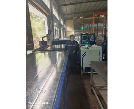 全自動(dòng)上料激光切割機