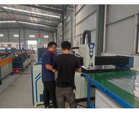 鄭州激光自動(dòng)上料切割機